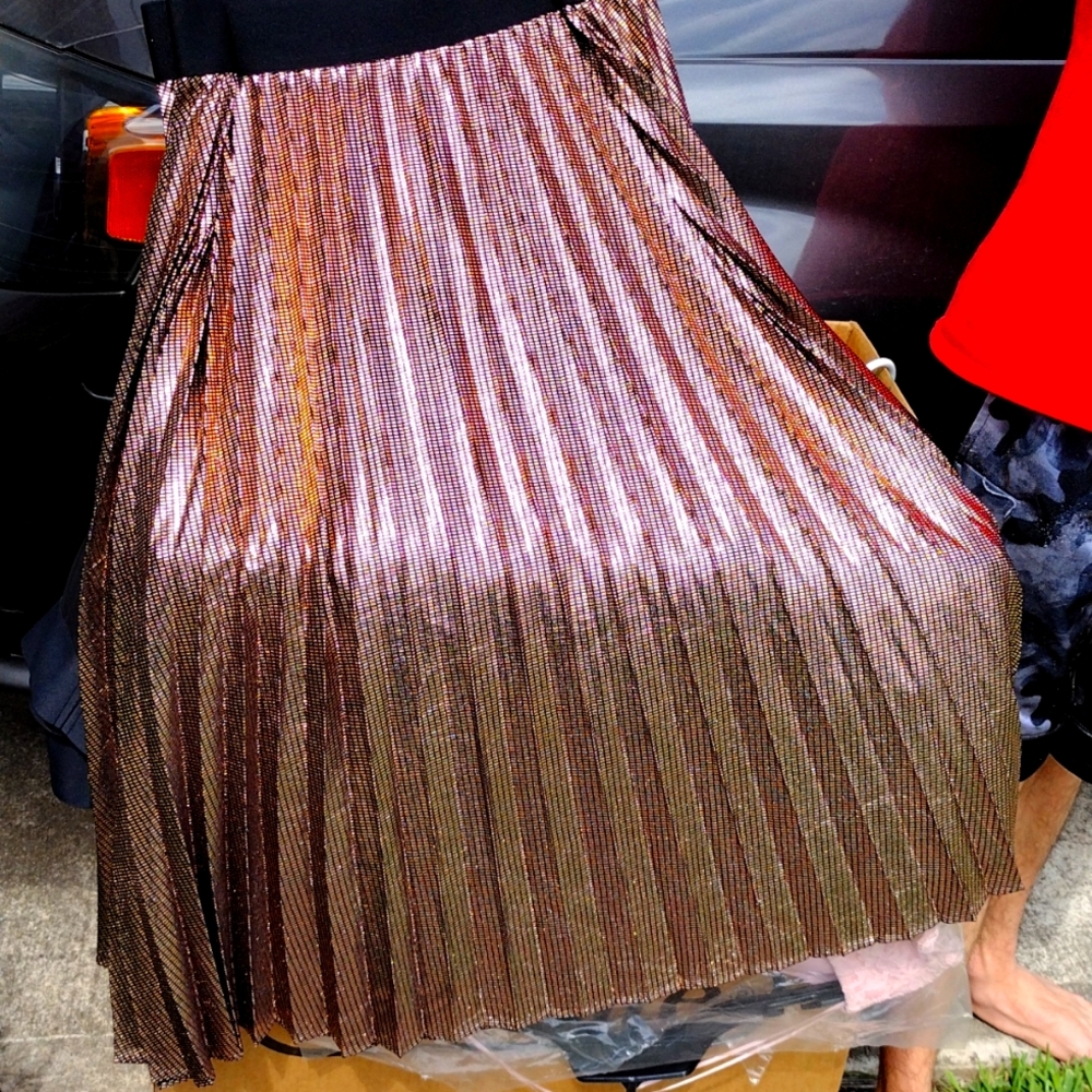 NWT Copper metallic Alfani skirt